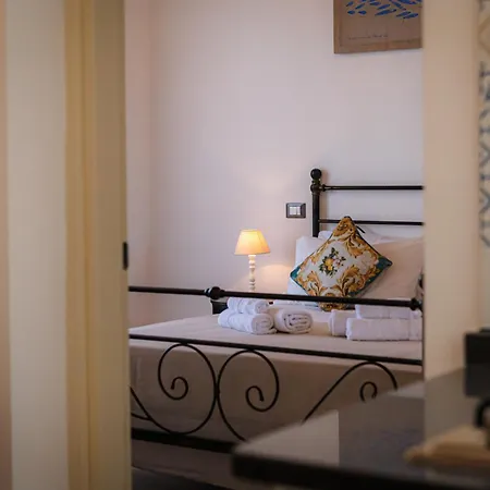 Vanda's Terrace * Palermo