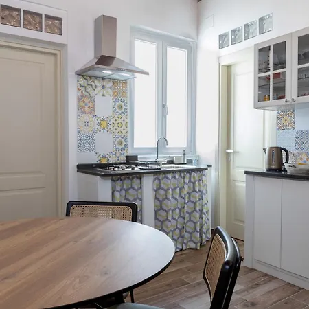 Vanda's Terrace Palermo